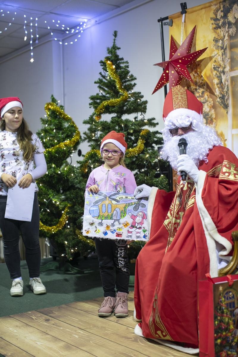 Zdjęcie w galerii na portalu naszraciborz.pl: Święty Mikołaj zawitał do Bojanowa, a dzieci pokazały jego nowe pojazdy wiadomości z regionu