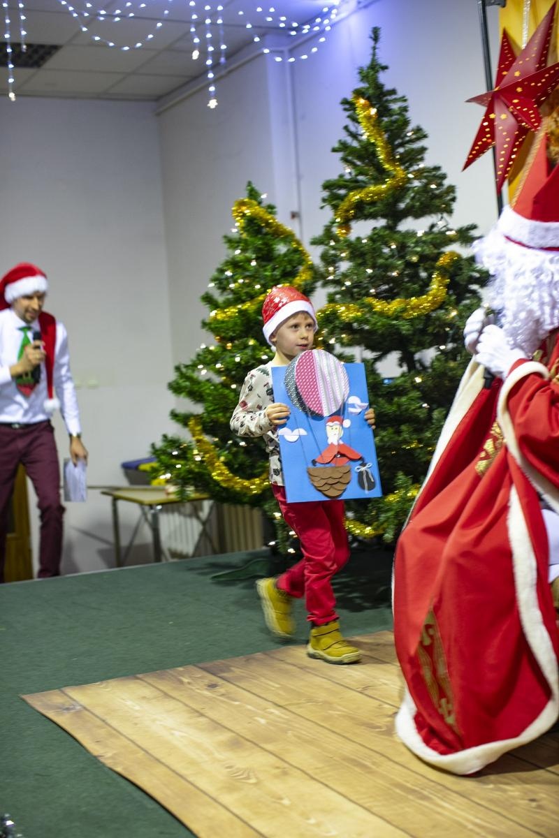 Zdjęcie w galerii na portalu naszraciborz.pl: Święty Mikołaj zawitał do Bojanowa, a dzieci pokazały jego nowe pojazdy wiadomości z regionu