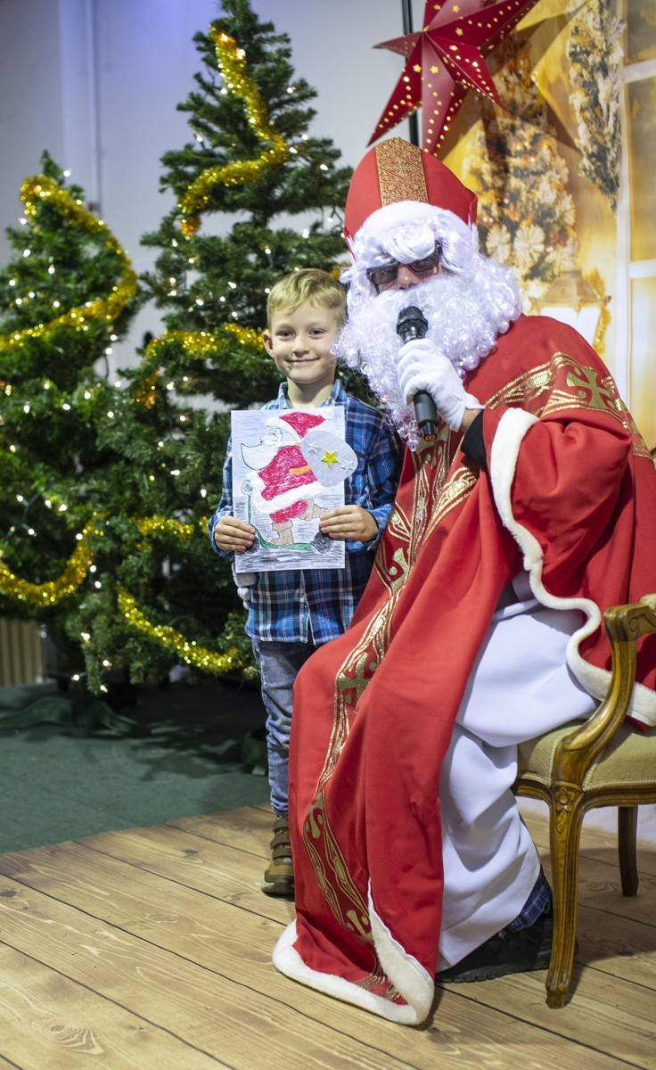 Zdjęcie w galerii na portalu naszraciborz.pl: Święty Mikołaj zawitał do Bojanowa, a dzieci pokazały jego nowe pojazdy wiadomości z regionu