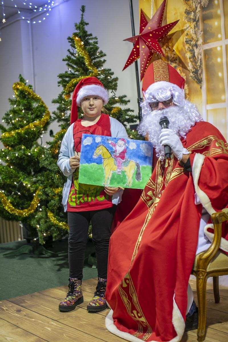 Zdjęcie w galerii na portalu naszraciborz.pl: Święty Mikołaj zawitał do Bojanowa, a dzieci pokazały jego nowe pojazdy wiadomości z regionu