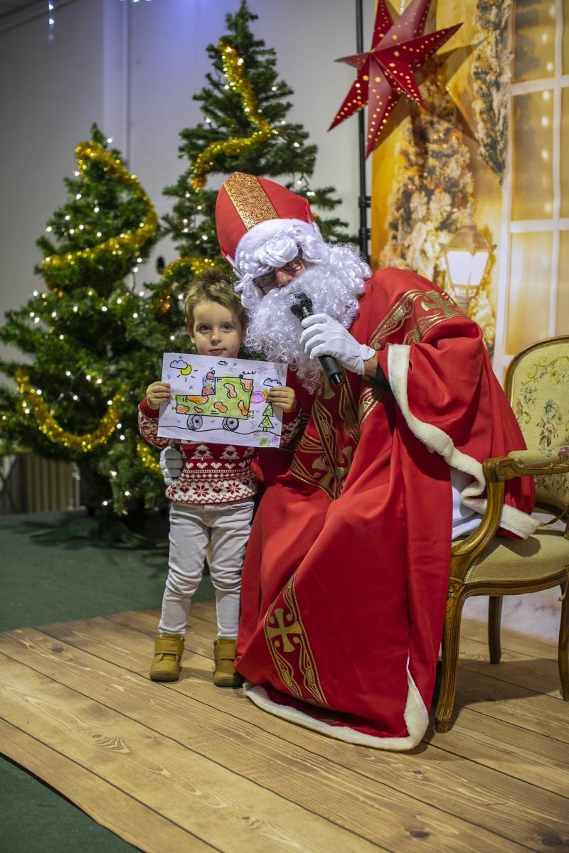Zdjęcie w galerii na portalu naszraciborz.pl: Święty Mikołaj zawitał do Bojanowa, a dzieci pokazały jego nowe pojazdy wiadomości z regionu