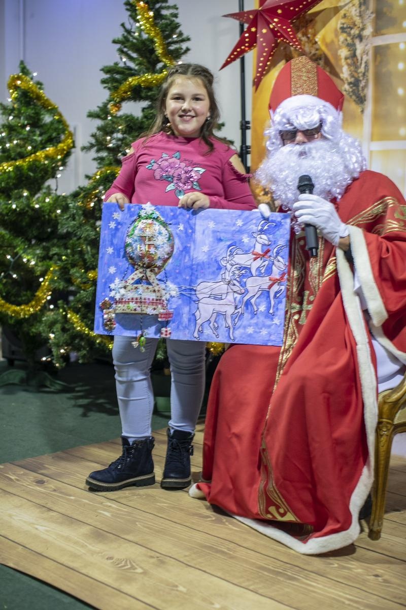 Zdjęcie w galerii na portalu naszraciborz.pl: Święty Mikołaj zawitał do Bojanowa, a dzieci pokazały jego nowe pojazdy wiadomości z regionu