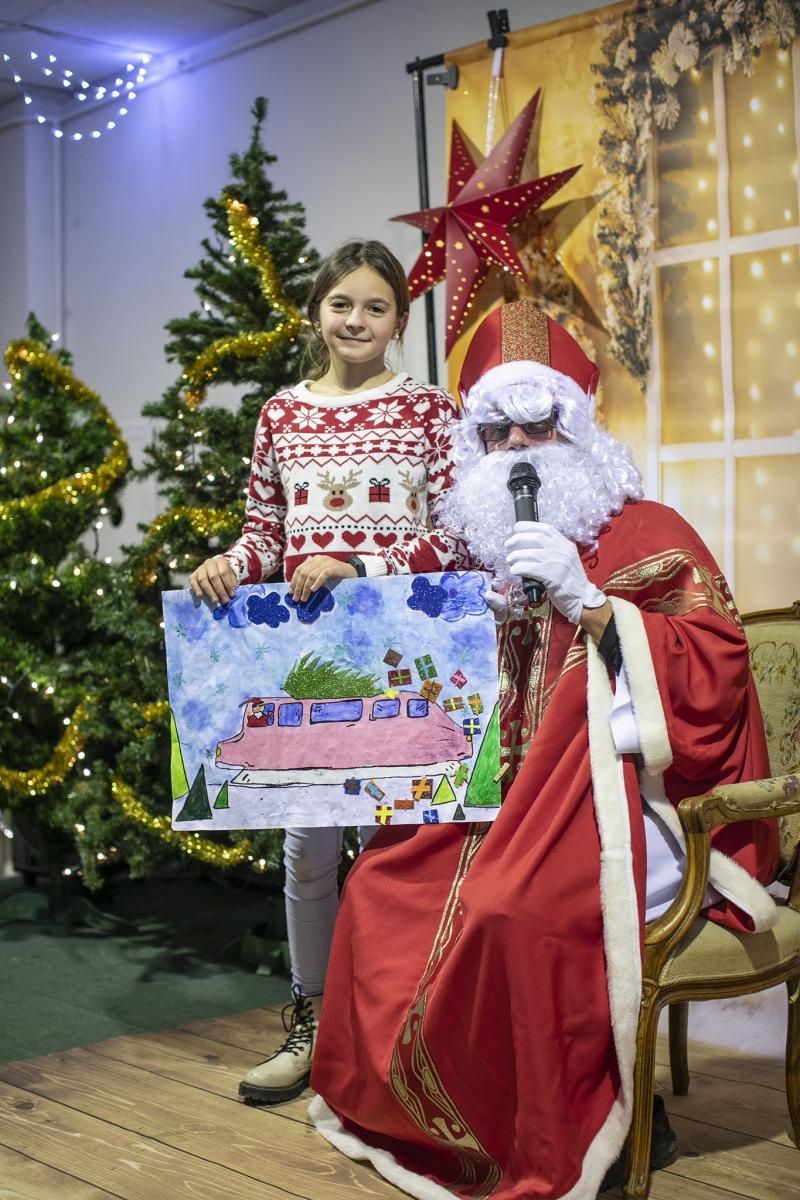 Zdjęcie w galerii na portalu naszraciborz.pl: Święty Mikołaj zawitał do Bojanowa, a dzieci pokazały jego nowe pojazdy wiadomości z regionu