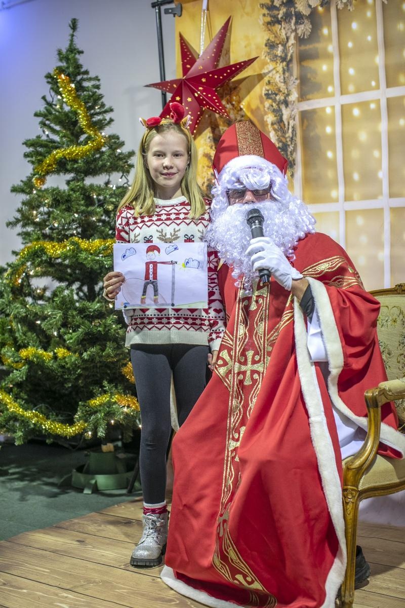 Zdjęcie w galerii na portalu naszraciborz.pl: Święty Mikołaj zawitał do Bojanowa, a dzieci pokazały jego nowe pojazdy wiadomości z regionu