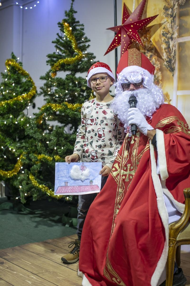 Zdjęcie w galerii na portalu naszraciborz.pl: Święty Mikołaj zawitał do Bojanowa, a dzieci pokazały jego nowe pojazdy wiadomości z regionu