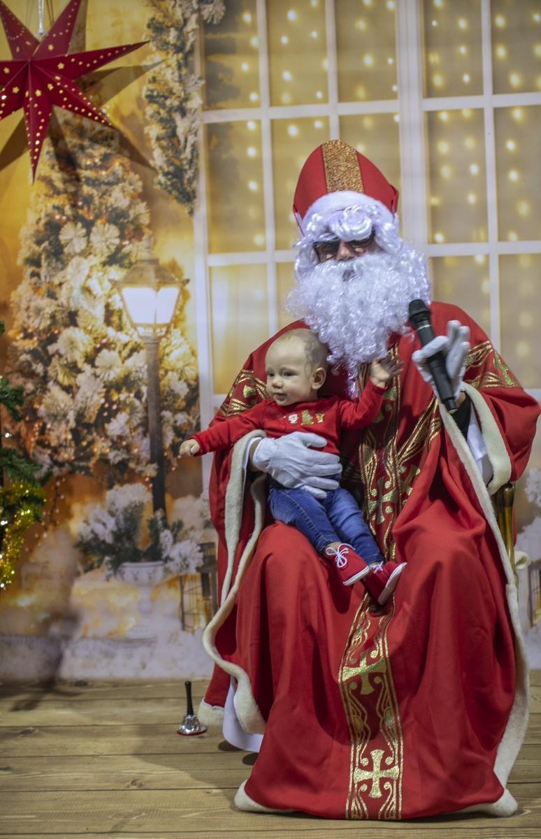 Zdjęcie w galerii na portalu naszraciborz.pl: Święty Mikołaj zawitał do Bojanowa, a dzieci pokazały jego nowe pojazdy wiadomości z regionu