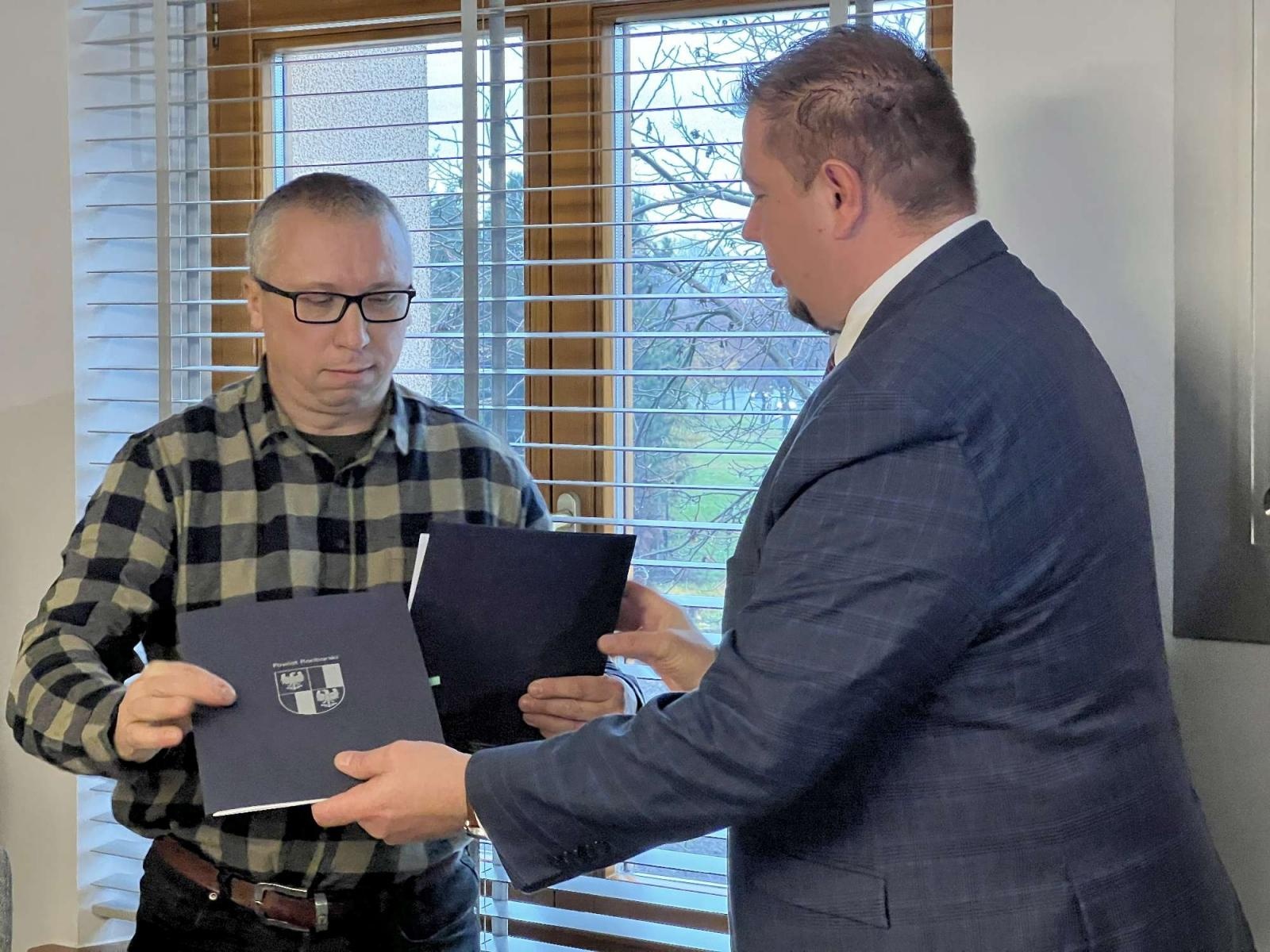 Zdjęcie w galerii na portalu naszraciborz.pl: W Starostwie podpisano umowy na remonty ważnych dróg w Raciborzu wiadomości z regionu