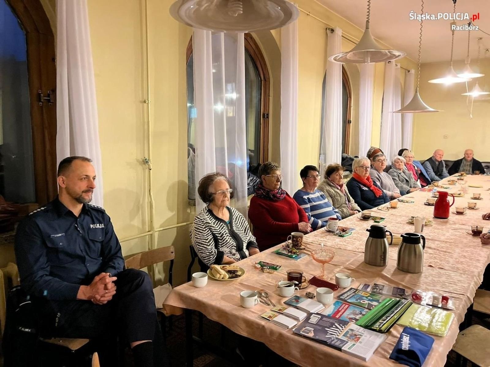 Zdjęcie w galerii na portalu naszraciborz.pl: Porozmawiajmy o bezpieczeństwie. Debata społeczna z mieszkańcami wiadomości z regionu