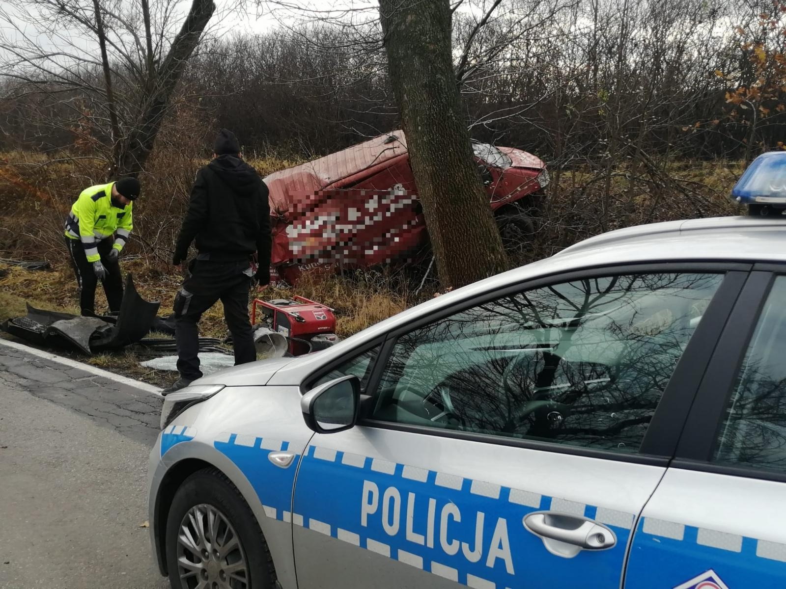 Zdjęcie w galerii na portalu naszraciborz.pl: Trzy osoby ranne w wypadku na trasie Racibórz-Lubomia [FOTO] wiadomości z regionu