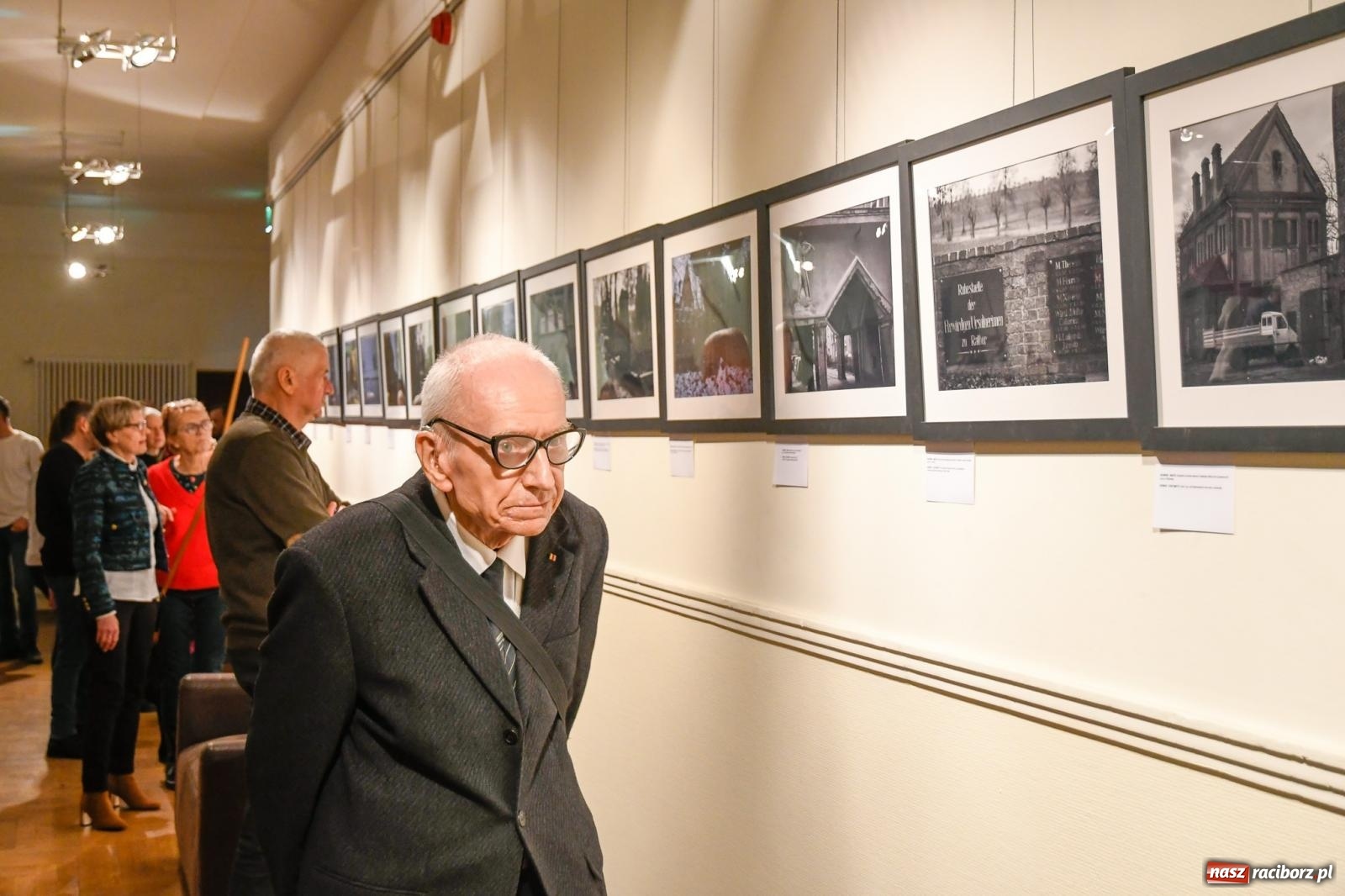 Zdjęcie w galerii na portalu naszraciborz.pl: Raciborskie miejsca pamięci. Wernisaż wystawy Natalii Klimaschki w RCK wiadomości z regionu