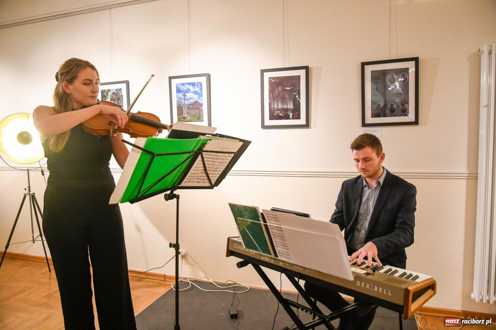 Zdjęcie w galerii na portalu naszraciborz.pl: Raciborskie miejsca pamięci. Wernisaż wystawy Natalii Klimaschki w RCK wiadomości z regionu