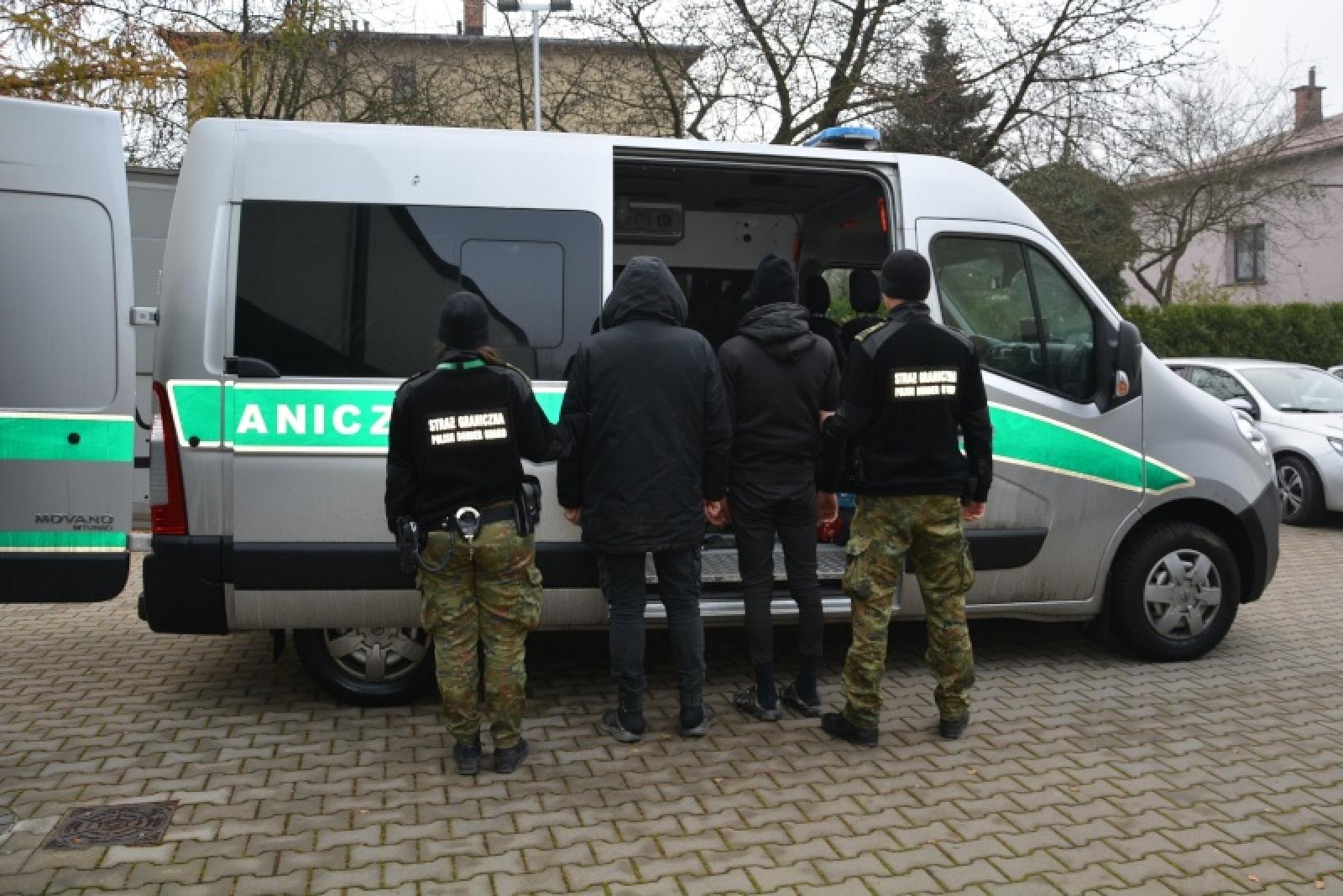 Zdjęcie w galerii na portalu naszraciborz.pl: Syryjczyk chciał przewieźć swoich rodaków do Niemiec wiadomości z regionu