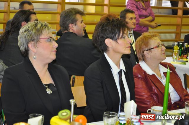 Zdjęcie w galerii na portalu naszraciborz.pl: Oświatowcy przy wigilijnym stole wiadomości z regionu