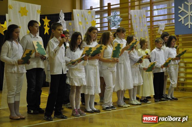 Zdjęcie w galerii na portalu naszraciborz.pl: Oświatowcy przy wigilijnym stole wiadomości z regionu