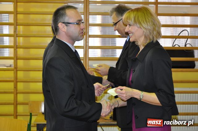 Zdjęcie w galerii na portalu naszraciborz.pl: Oświatowcy przy wigilijnym stole wiadomości z regionu