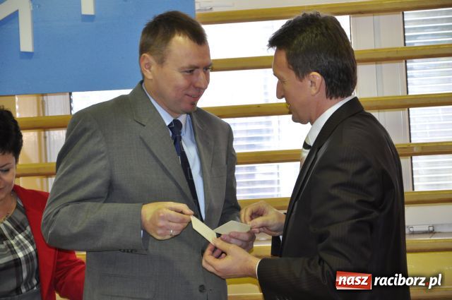 Zdjęcie w galerii na portalu naszraciborz.pl: Oświatowcy przy wigilijnym stole wiadomości z regionu