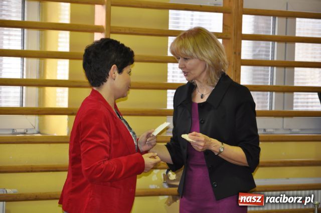 Zdjęcie w galerii na portalu naszraciborz.pl: Oświatowcy przy wigilijnym stole wiadomości z regionu