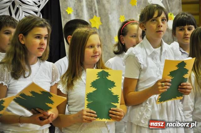 Zdjęcie w galerii na portalu naszraciborz.pl: Oświatowcy przy wigilijnym stole wiadomości z regionu