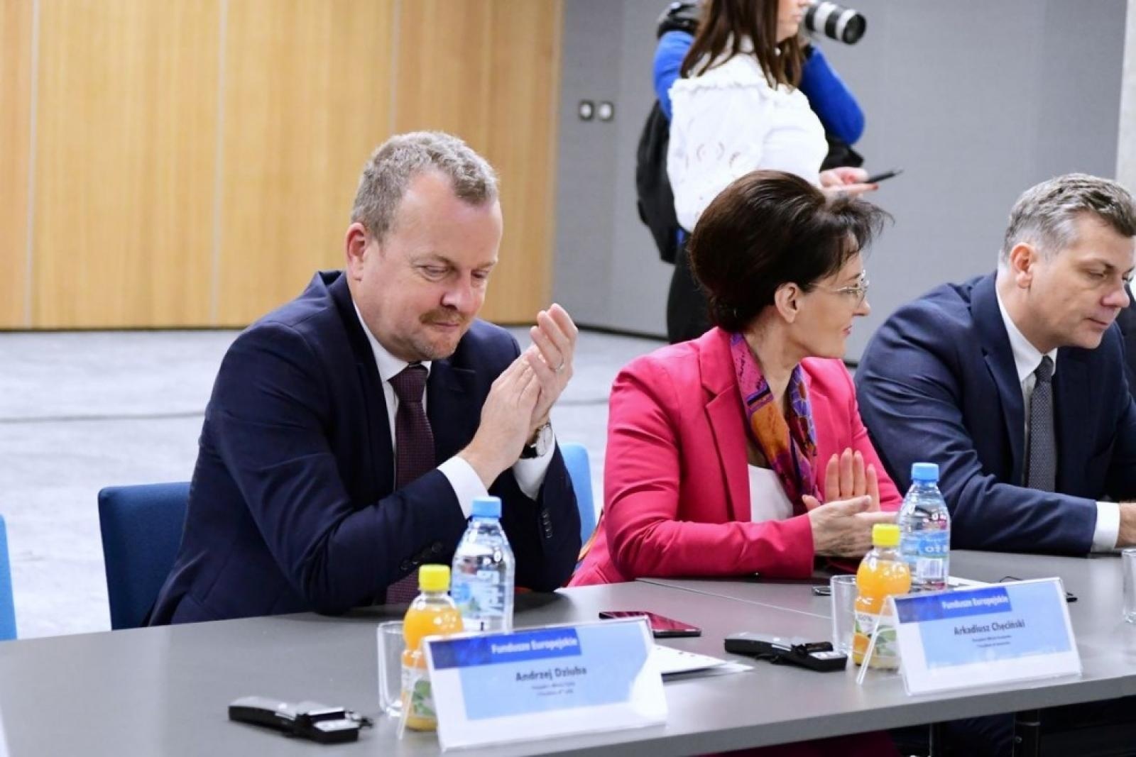 Zdjęcie w galerii na portalu naszraciborz.pl: Przyszłość wykuwa się na Śląsku. 5 mld euro dla regionu wiadomości z regionu