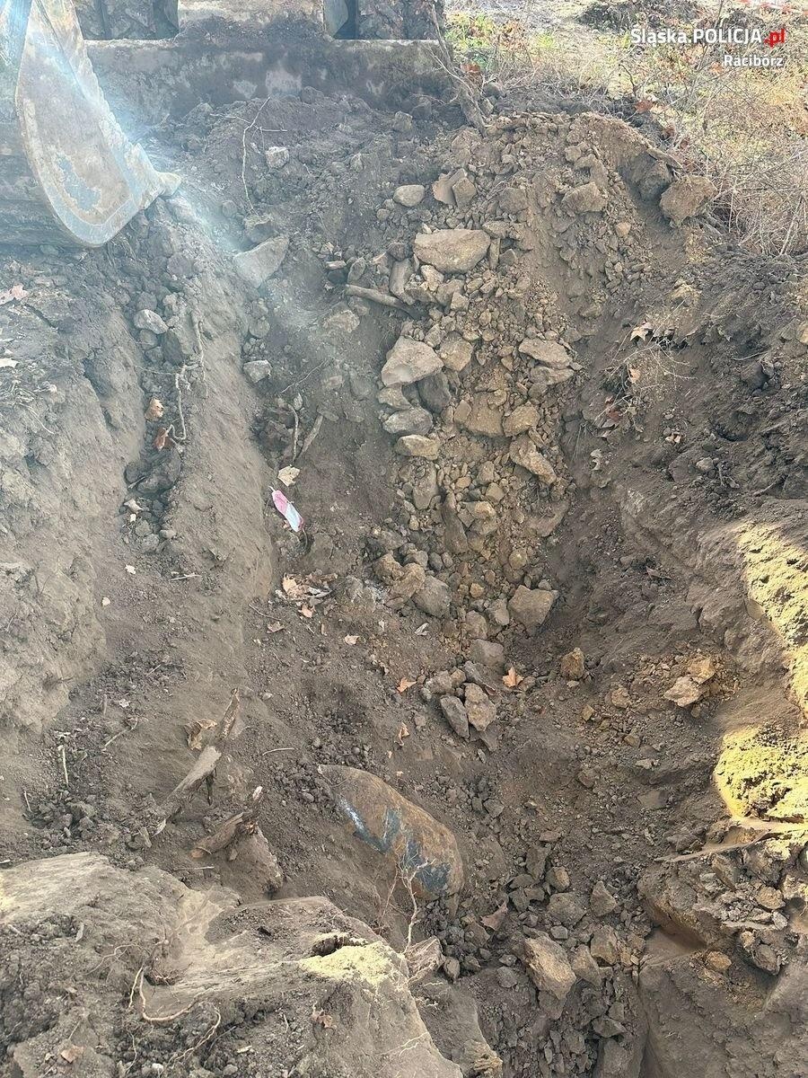 Zdjęcie w galerii na portalu naszraciborz.pl: Bomba lotnicza w Krzyżanowicach. Ewakuacja ponad stu osób wiadomości z regionu