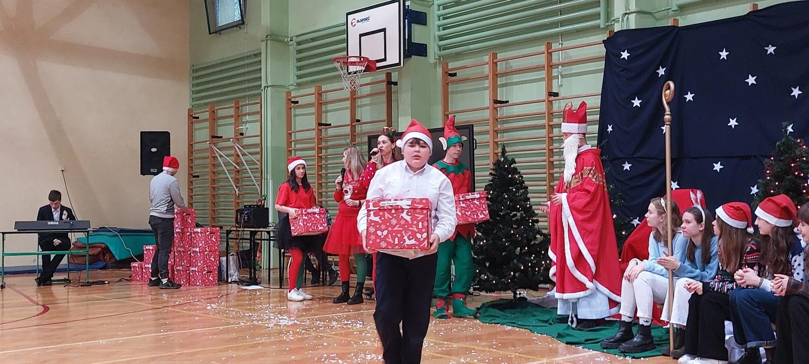 Zdjęcie w galerii na portalu naszraciborz.pl: Mikołaj w Zespole Szkół Specjalnych [FOTO] wiadomości z regionu