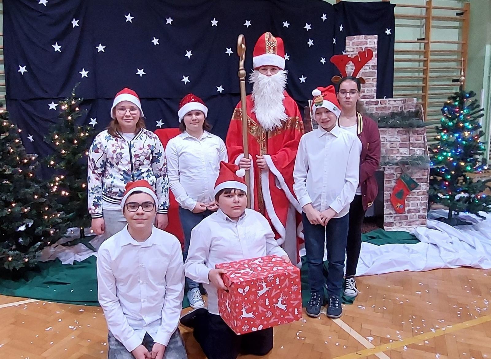 Zdjęcie w galerii na portalu naszraciborz.pl: Mikołaj w Zespole Szkół Specjalnych [FOTO] wiadomości z regionu