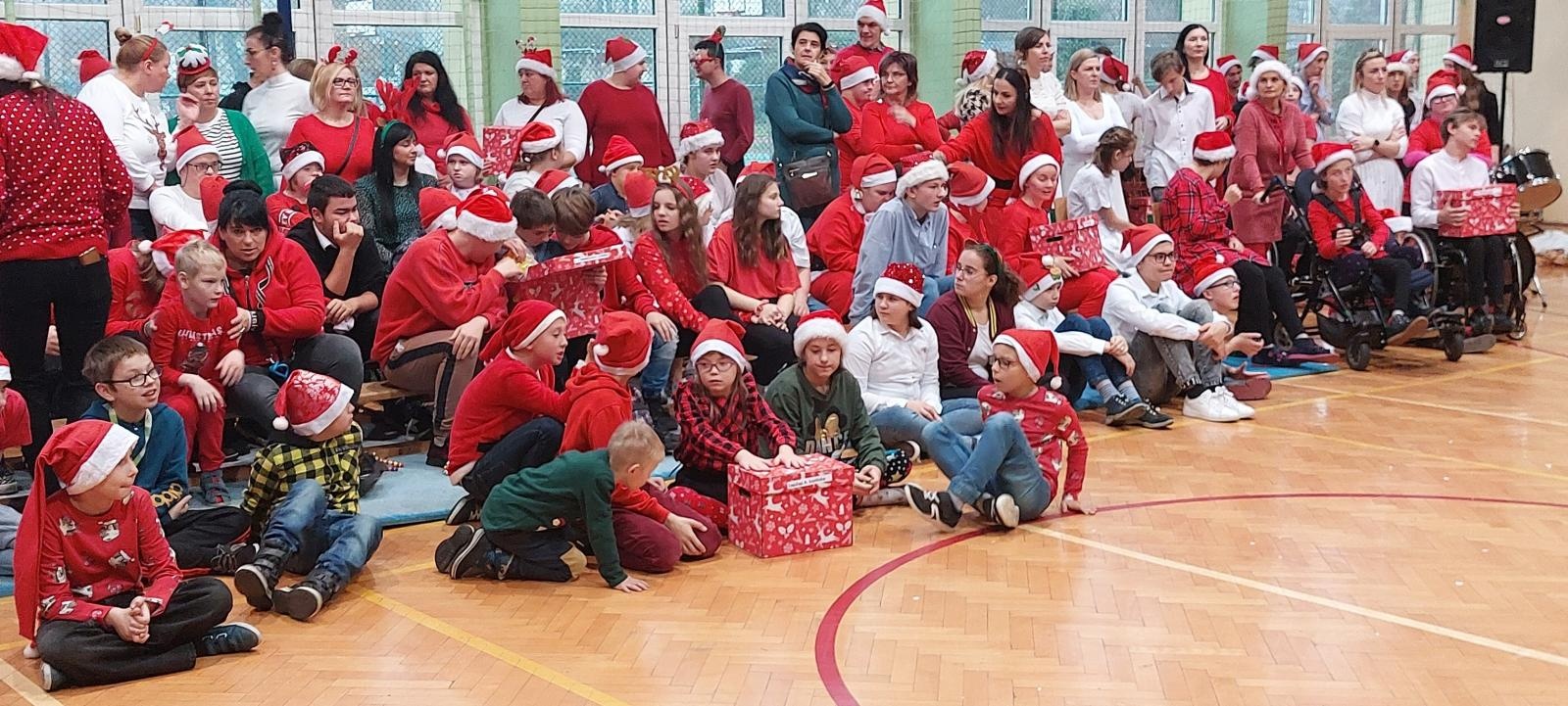 Zdjęcie w galerii na portalu naszraciborz.pl: Mikołaj w Zespole Szkół Specjalnych [FOTO] wiadomości z regionu