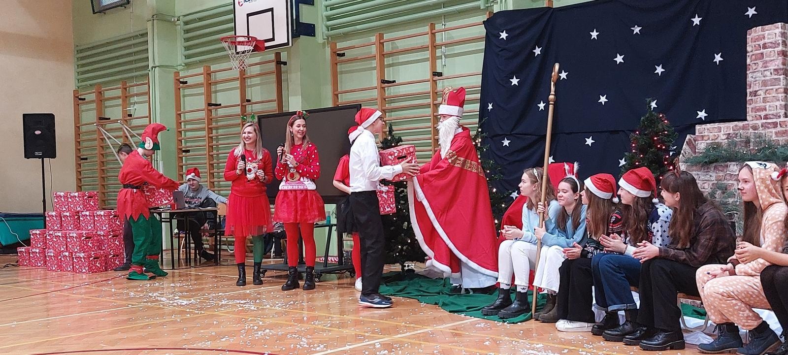Zdjęcie w galerii na portalu naszraciborz.pl: Mikołaj w Zespole Szkół Specjalnych [FOTO] wiadomości z regionu