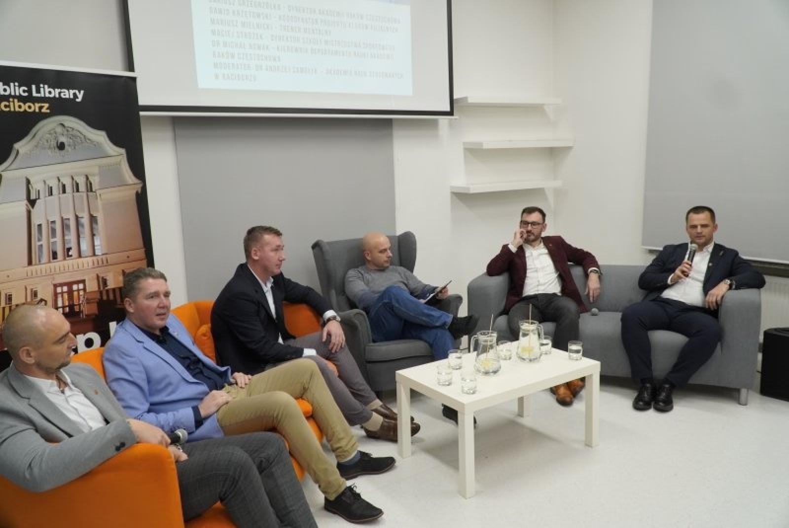 Zdjęcie w galerii na portalu naszraciborz.pl: Goście z Rakowa Częstochowa mówili, jak robić atrakcyjny futbol wiadomości z regionu