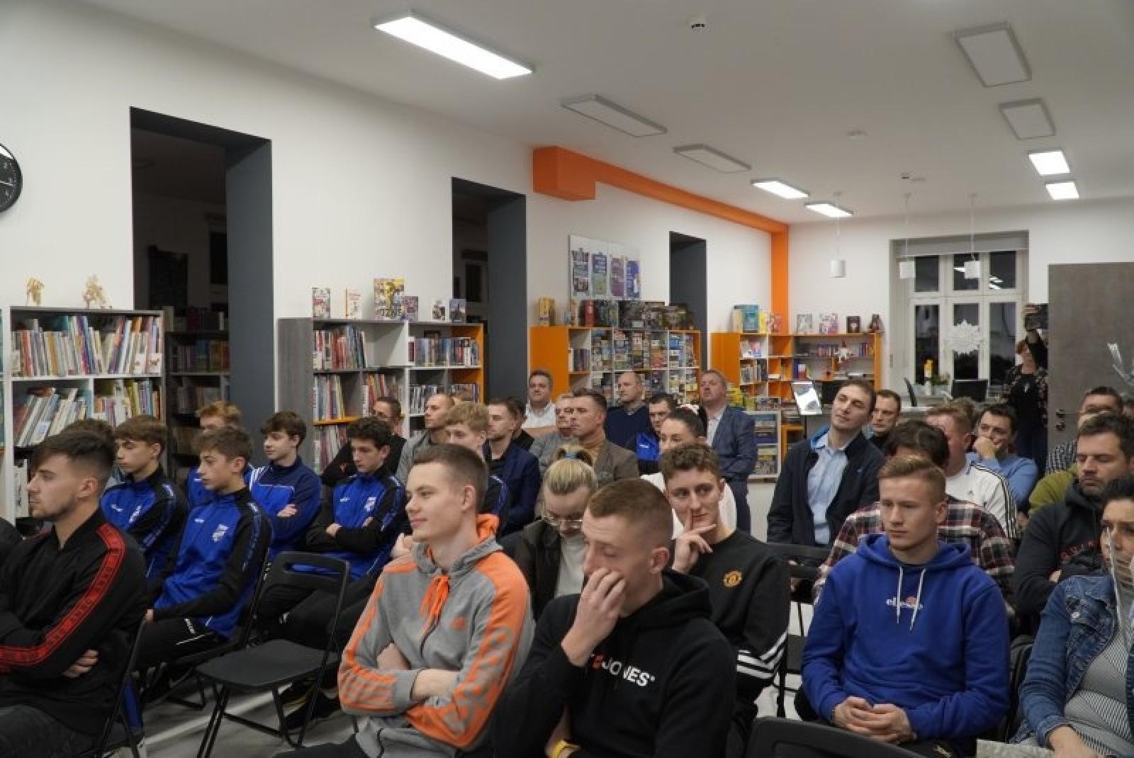 Zdjęcie w galerii na portalu naszraciborz.pl: Goście z Rakowa Częstochowa mówili, jak robić atrakcyjny futbol wiadomości z regionu