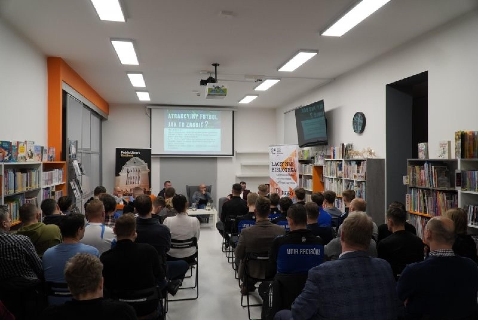 Zdjęcie w galerii na portalu naszraciborz.pl: Goście z Rakowa Częstochowa mówili, jak robić atrakcyjny futbol wiadomości z regionu