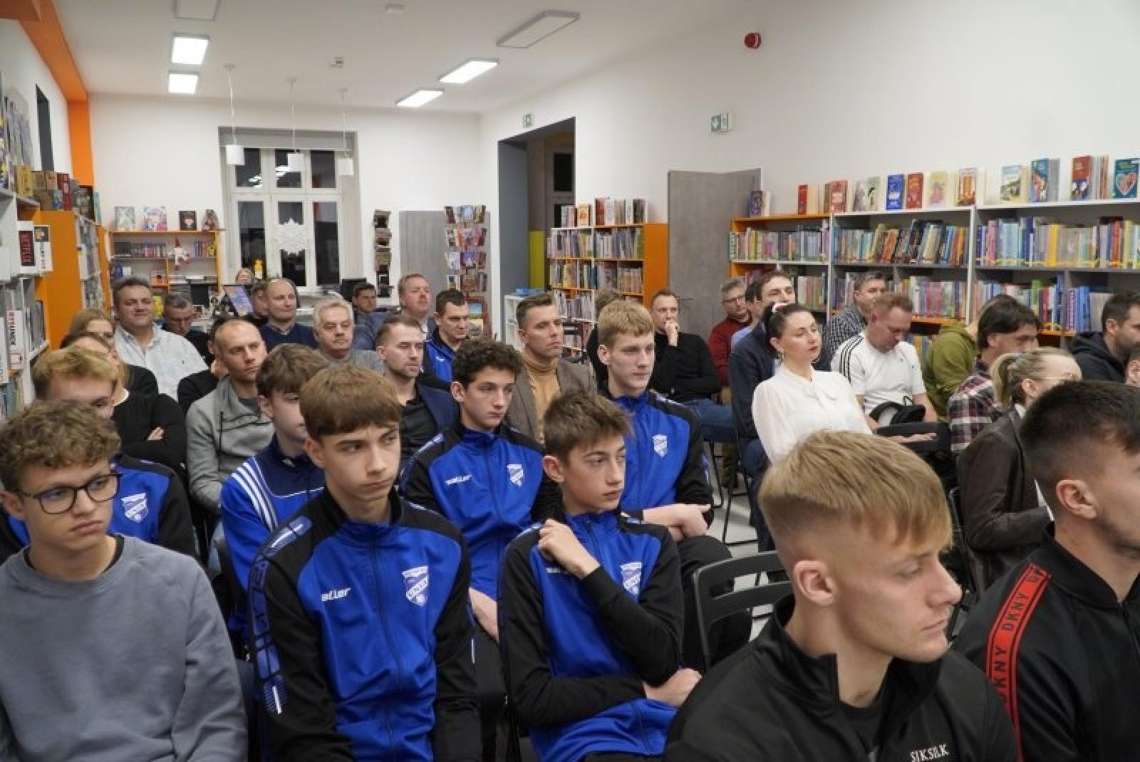 Zdjęcie w galerii na portalu naszraciborz.pl: Goście z Rakowa Częstochowa mówili, jak robić atrakcyjny futbol wiadomości z regionu