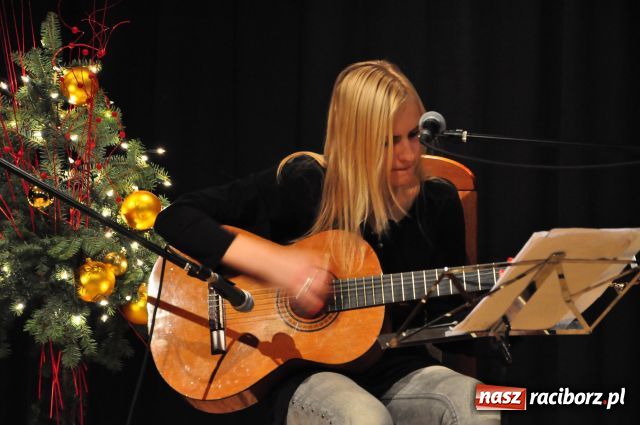 Zdjęcie w galerii na portalu naszraciborz.pl: Sypie teksty i muzykę z rękawa... wiadomości z regionu