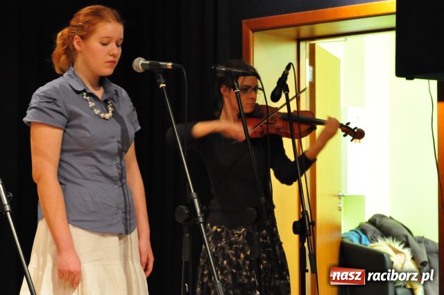 Zdjęcie w galerii na portalu naszraciborz.pl: Sypie teksty i muzykę z rękawa... wiadomości z regionu