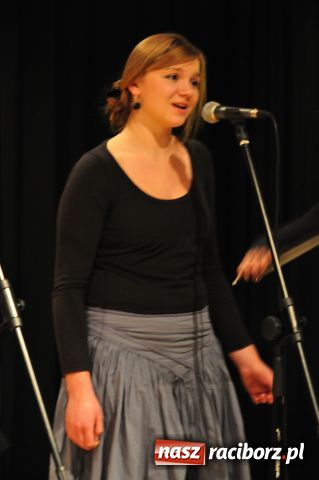 Zdjęcie w galerii na portalu naszraciborz.pl: Sypie teksty i muzykę z rękawa... wiadomości z regionu