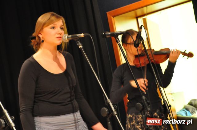 Zdjęcie w galerii na portalu naszraciborz.pl: Sypie teksty i muzykę z rękawa... wiadomości z regionu