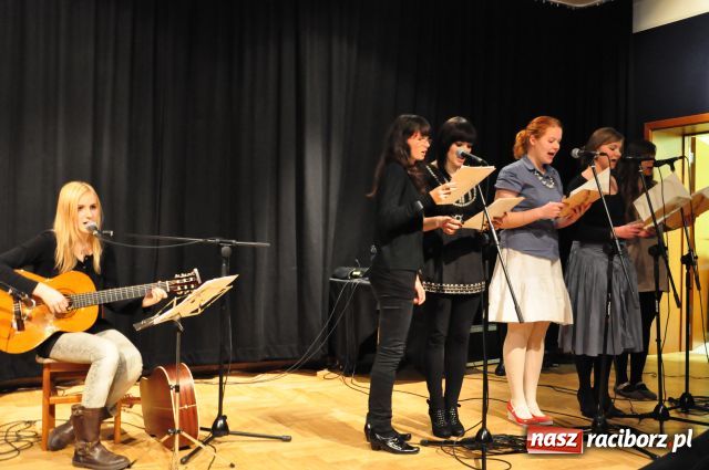 Zdjęcie w galerii na portalu naszraciborz.pl: Sypie teksty i muzykę z rękawa... wiadomości z regionu