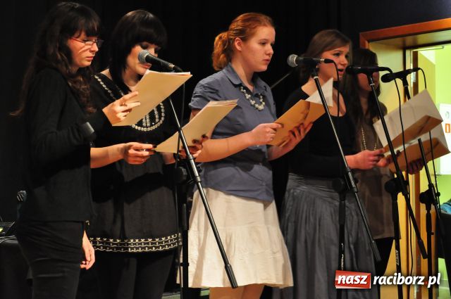 Zdjęcie w galerii na portalu naszraciborz.pl: Sypie teksty i muzykę z rękawa... wiadomości z regionu