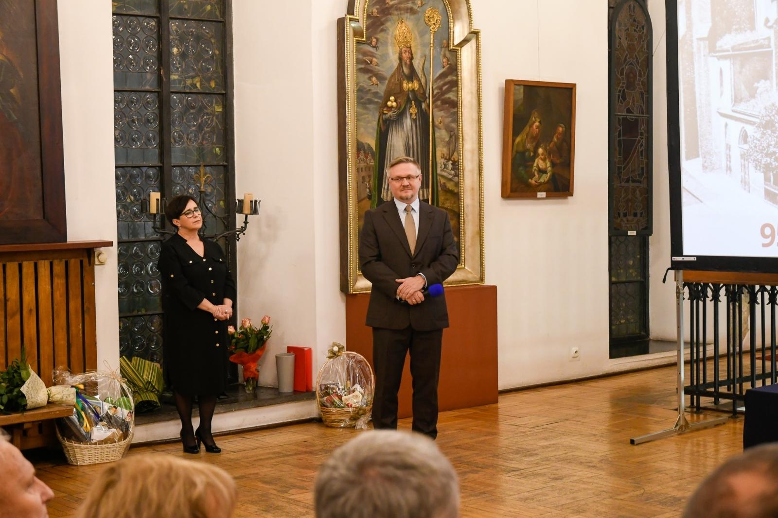 Zdjęcie w galerii na portalu naszraciborz.pl: Złoty warkocz historii. Raciborskie Muzeum świętuje 95-lecie wiadomości z regionu