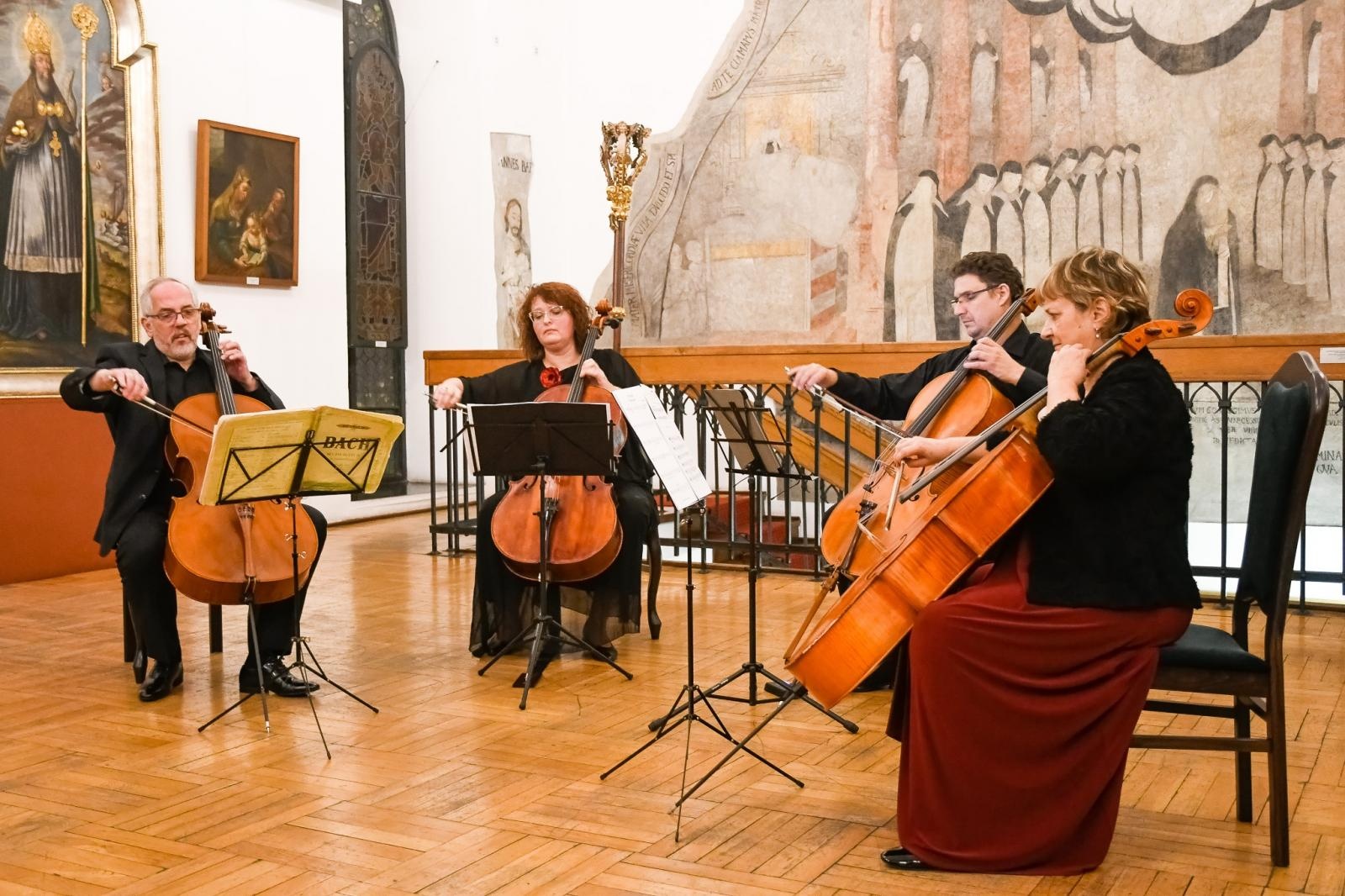 Zdjęcie w galerii na portalu naszraciborz.pl: Złoty warkocz historii. Raciborskie Muzeum świętuje 95-lecie wiadomości z regionu