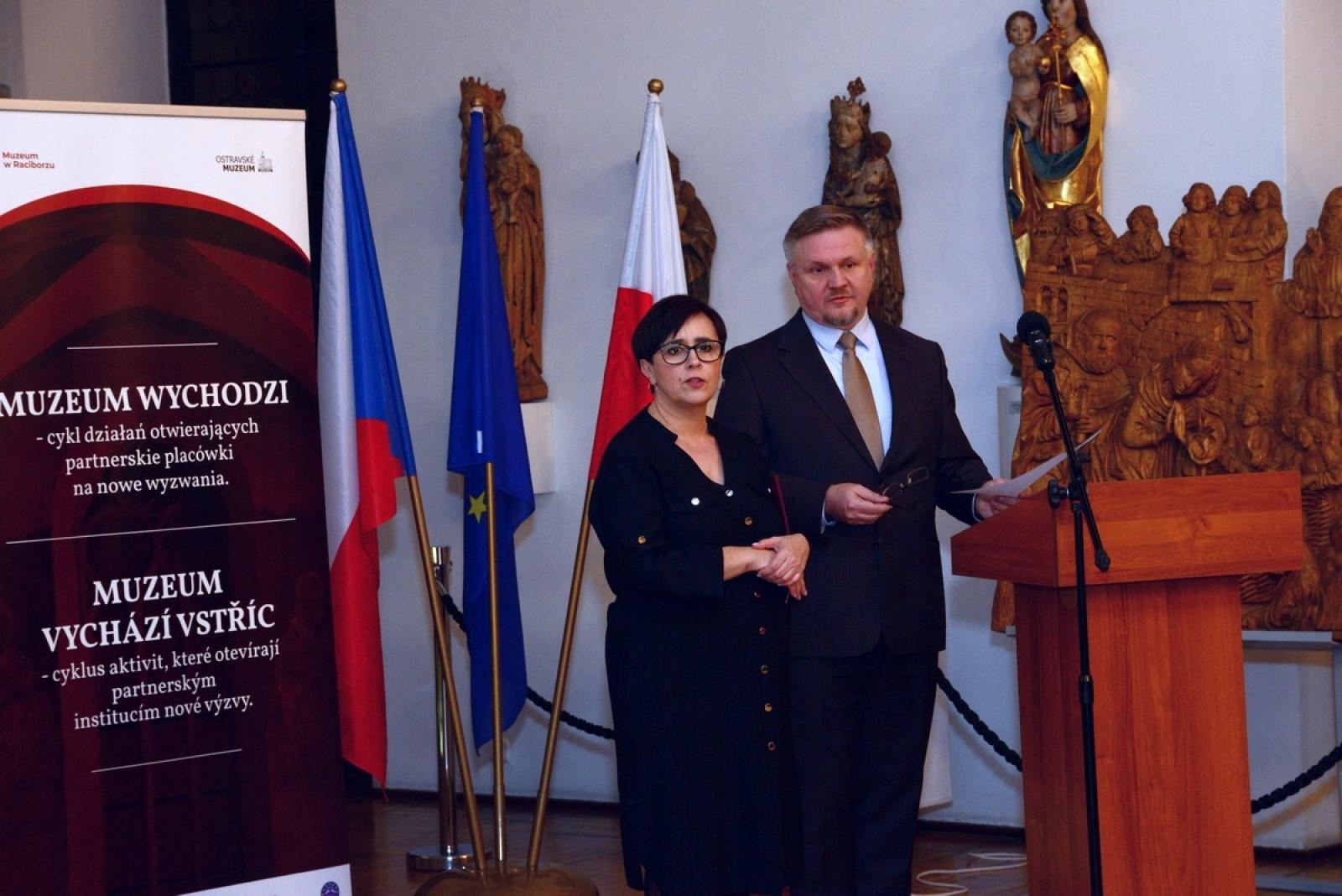 Zdjęcie w galerii na portalu naszraciborz.pl: Złoty warkocz historii. Raciborskie Muzeum świętuje 95-lecie wiadomości z regionu