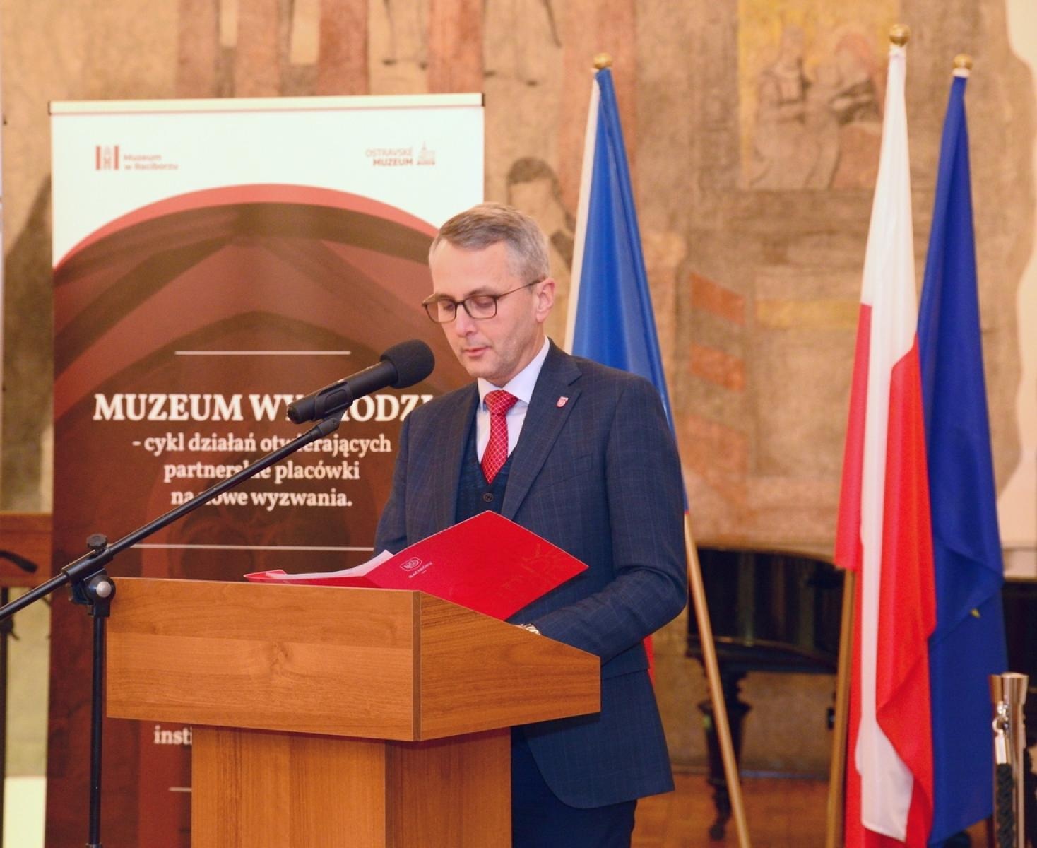 Zdjęcie w galerii na portalu naszraciborz.pl: Złoty warkocz historii. Raciborskie Muzeum świętuje 95-lecie wiadomości z regionu