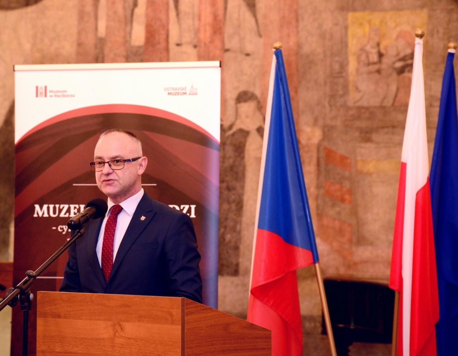 Zdjęcie w galerii na portalu naszraciborz.pl: Złoty warkocz historii. Raciborskie Muzeum świętuje 95-lecie wiadomości z regionu