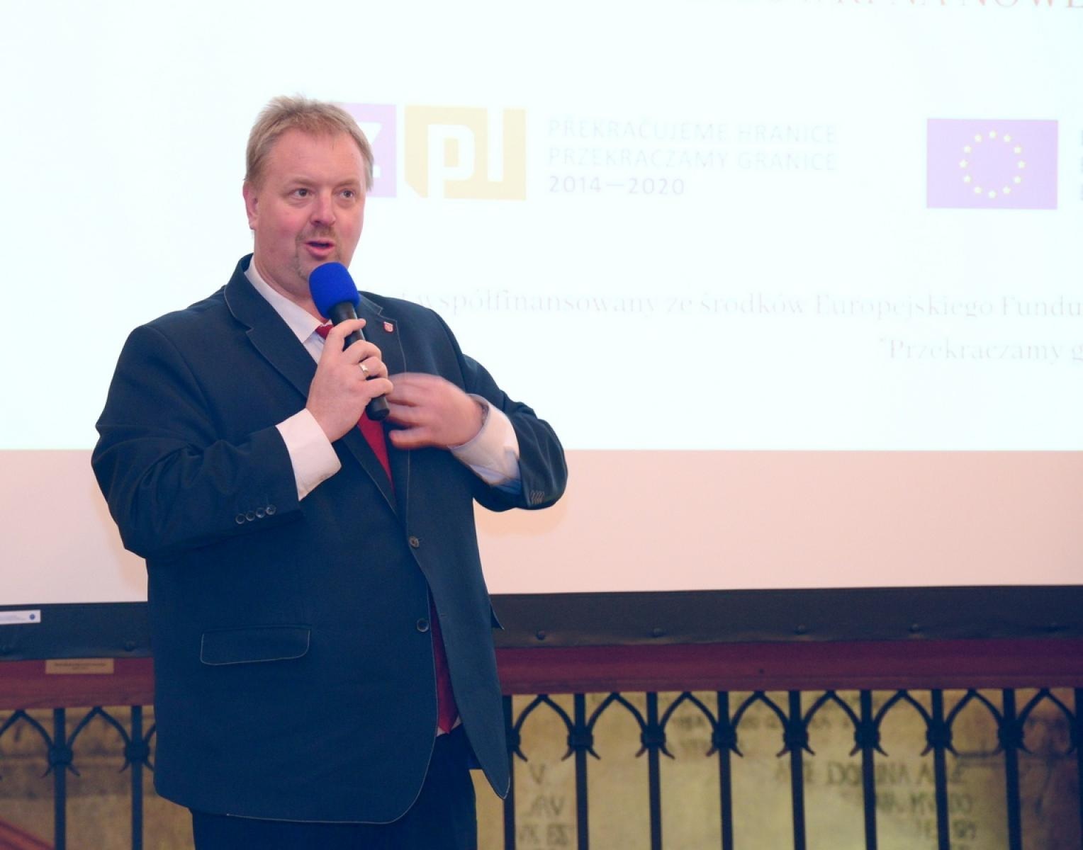 Zdjęcie w galerii na portalu naszraciborz.pl: Złoty warkocz historii. Raciborskie Muzeum świętuje 95-lecie wiadomości z regionu