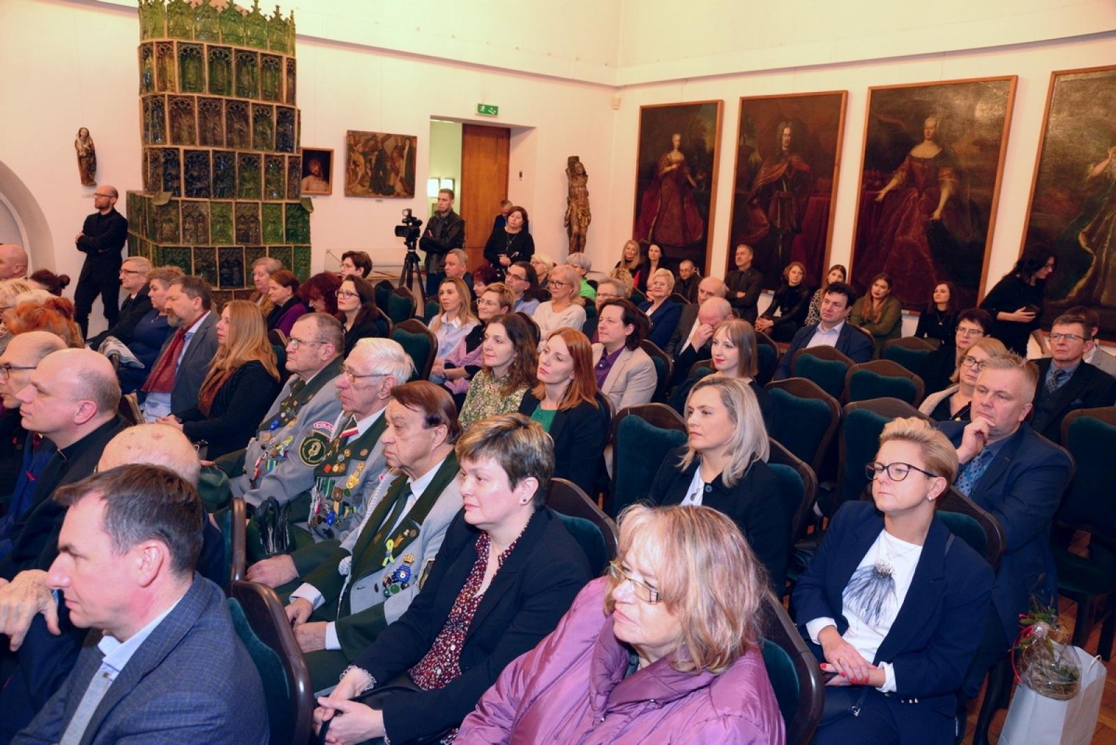 Zdjęcie w galerii na portalu naszraciborz.pl: Złoty warkocz historii. Raciborskie Muzeum świętuje 95-lecie wiadomości z regionu