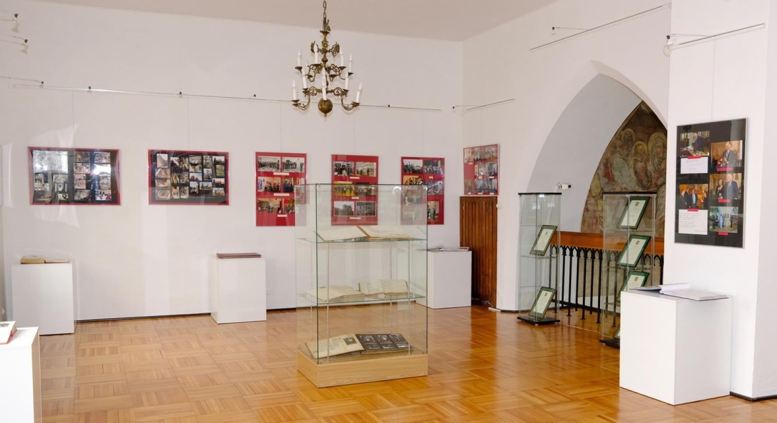 Zdjęcie w galerii na portalu naszraciborz.pl: Złoty warkocz historii. Raciborskie Muzeum świętuje 95-lecie wiadomości z regionu