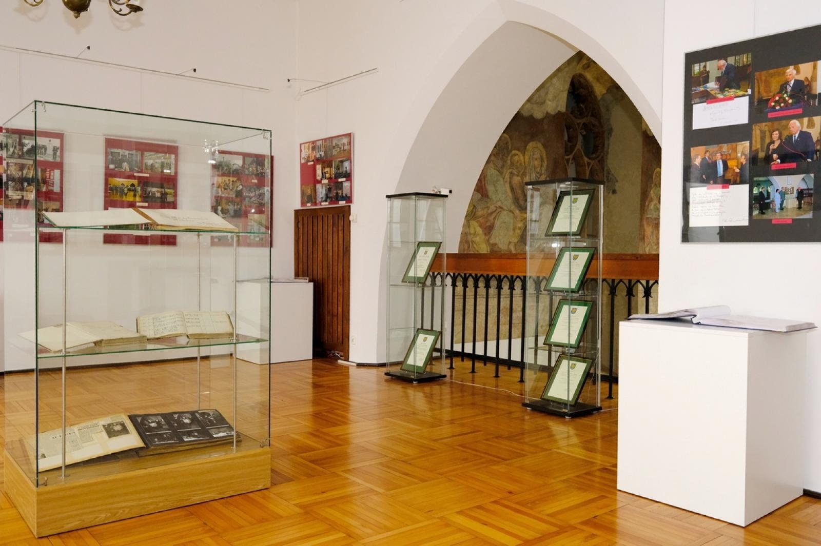 Zdjęcie w galerii na portalu naszraciborz.pl: Złoty warkocz historii. Raciborskie Muzeum świętuje 95-lecie wiadomości z regionu