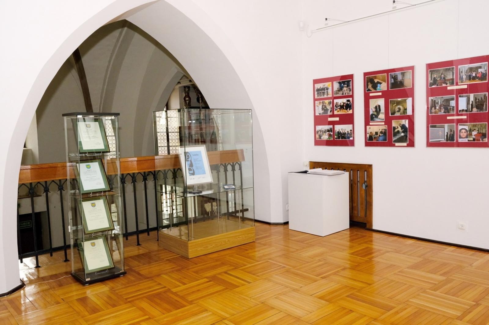 Zdjęcie w galerii na portalu naszraciborz.pl: Złoty warkocz historii. Raciborskie Muzeum świętuje 95-lecie wiadomości z regionu