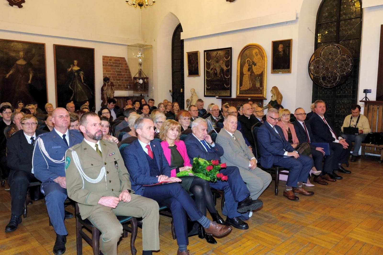 Zdjęcie w galerii na portalu naszraciborz.pl: Złoty warkocz historii. Raciborskie Muzeum świętuje 95-lecie wiadomości z regionu