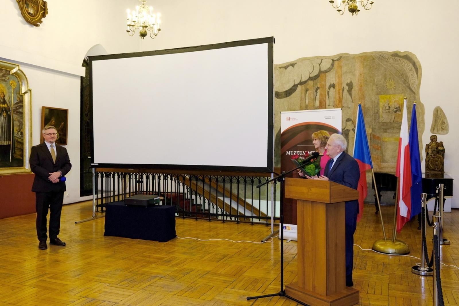 Zdjęcie w galerii na portalu naszraciborz.pl: Złoty warkocz historii. Raciborskie Muzeum świętuje 95-lecie wiadomości z regionu